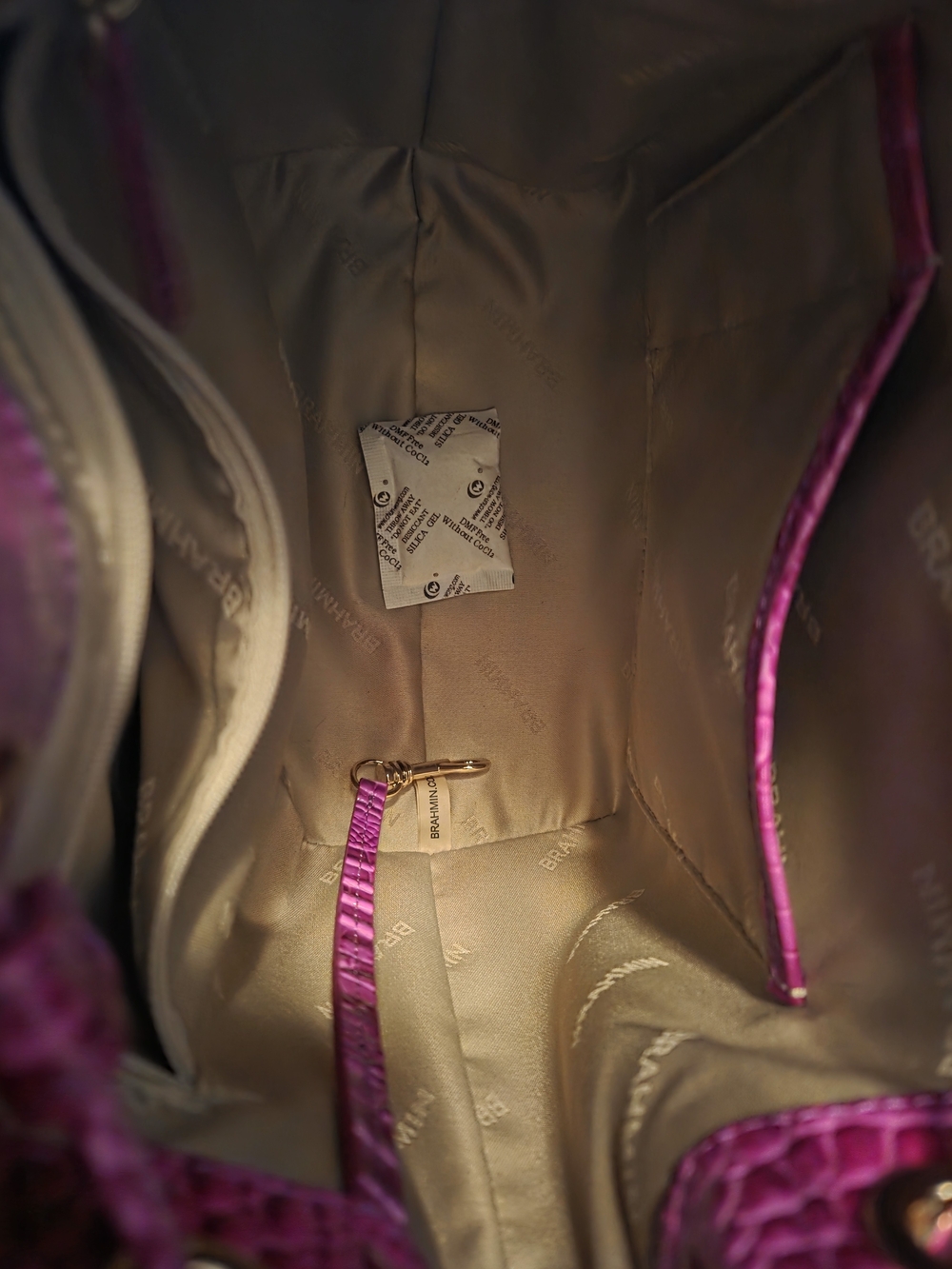 NWOT BRAHMIN FUSCHIA MELBOURNE COLLECTION MELINDA BUCKET BAG & VERONICA WALLET - Picture 10 of 15